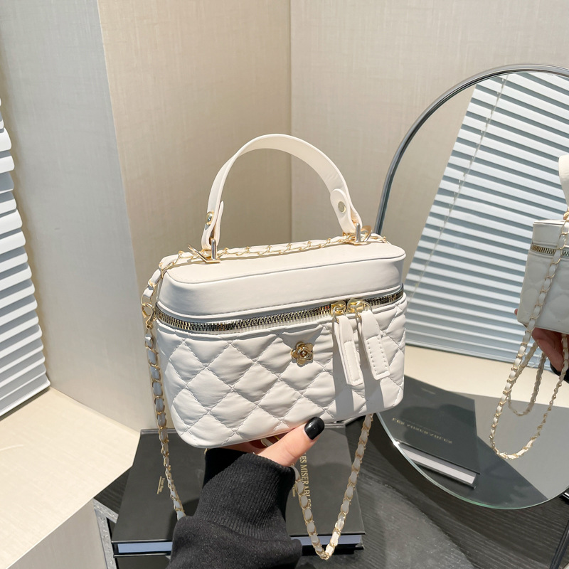 Bolso popular de este año bolso de mano mujer 2024 invierno nuevo estilo simple chaîne de diamante mochila bolso de cubo