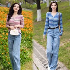 ファッションの虹のストライプの長袖のニットのカーディガンの女性の2025春夏の新型のゆったりしているのが見えます。