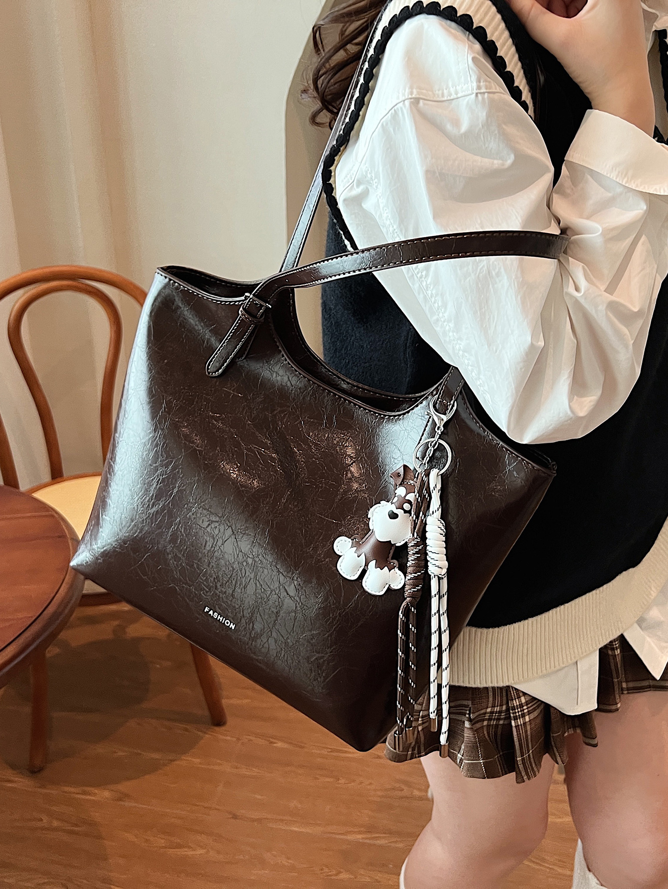 Retro polyurethane underarm bag