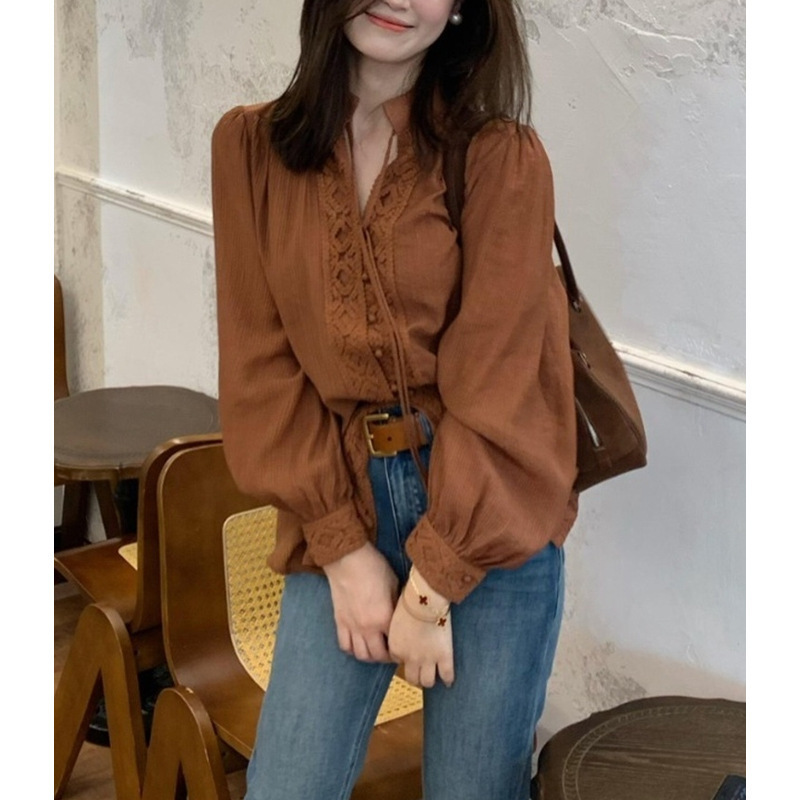 French-Style Chic and Beautiful Design Niche Top, Can Be Worn with a Cute Coffee-Colored Lace-Trimmed Long-Sleeve Shirt for Women, Autumn 2025