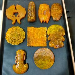 卸売りの生放送の商品のソースは昔の工芸品の山玉の彫刻の玉の取っ手の件のペンダントの双魚の金蝉の玉の斧を作ります。