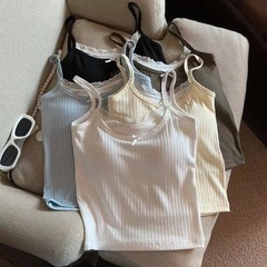夏の新作偽の2つのレースの縁のサスペンダーのベストの女性の胸のパッドのギャルの純粋な欲の身を修める中でレースを掛けて胸を拭きます。