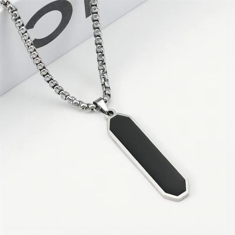 Colar comprido geométrico minimalista com esmalte preto e aço_voghion.com