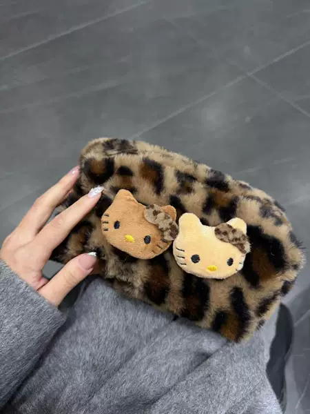 Ins Leopard Print Kitty Plush Cosmetic Bag Women's Travel Hand-Held Toiletry Bag Large Capacity Storage Bag Expandable Spring New Style