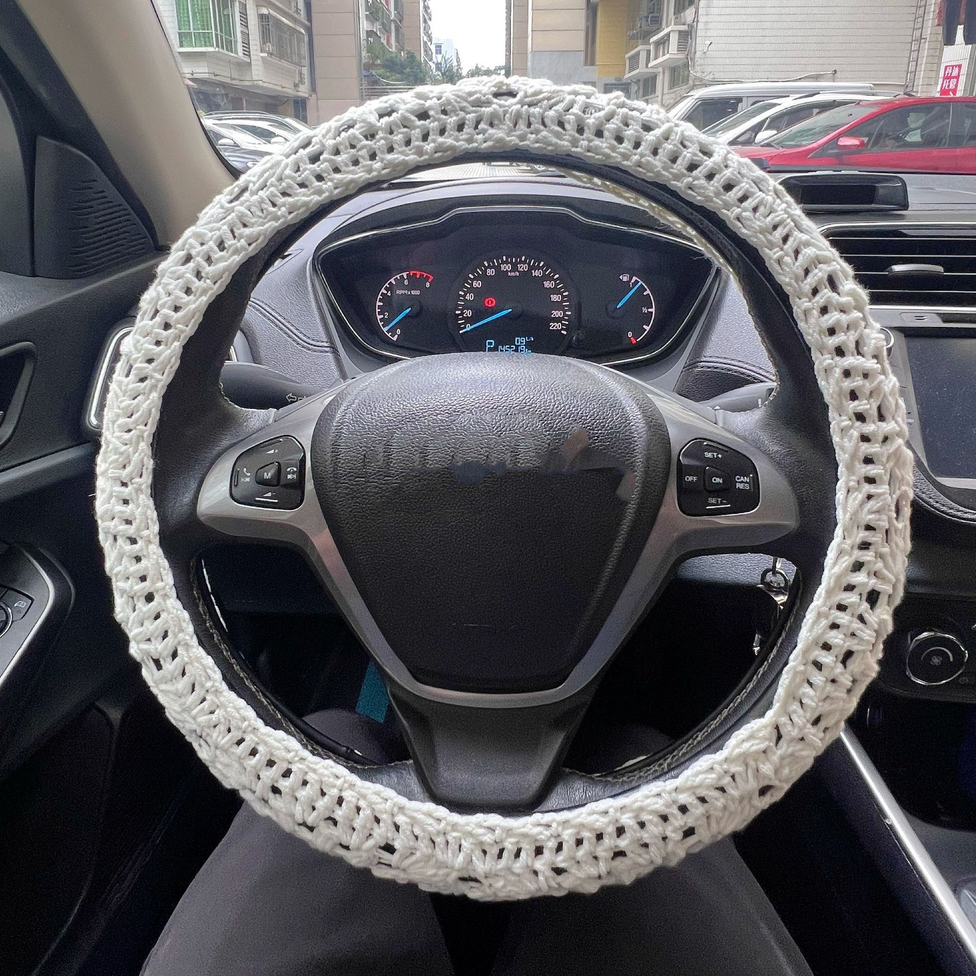Car Steering Wheel Cover for Women, Universal Style, Elastic Hand-Crocheted, Milky White Small Flower Steering Wheel Decoration, Cross-Border
