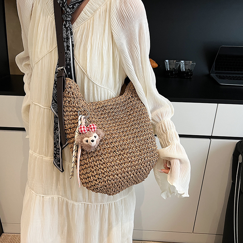 Summer capacious straw shoulder bag