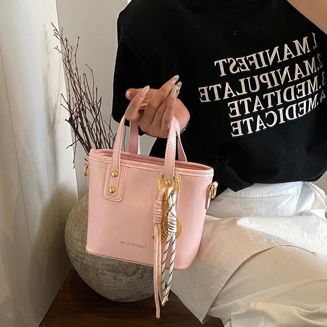 Bolso de cubo de mano para mujer 2025 nuevo estilo de comercio exterior casual bolso de hombro simple casual de viaje casual bolso de mensajero de alta calidad