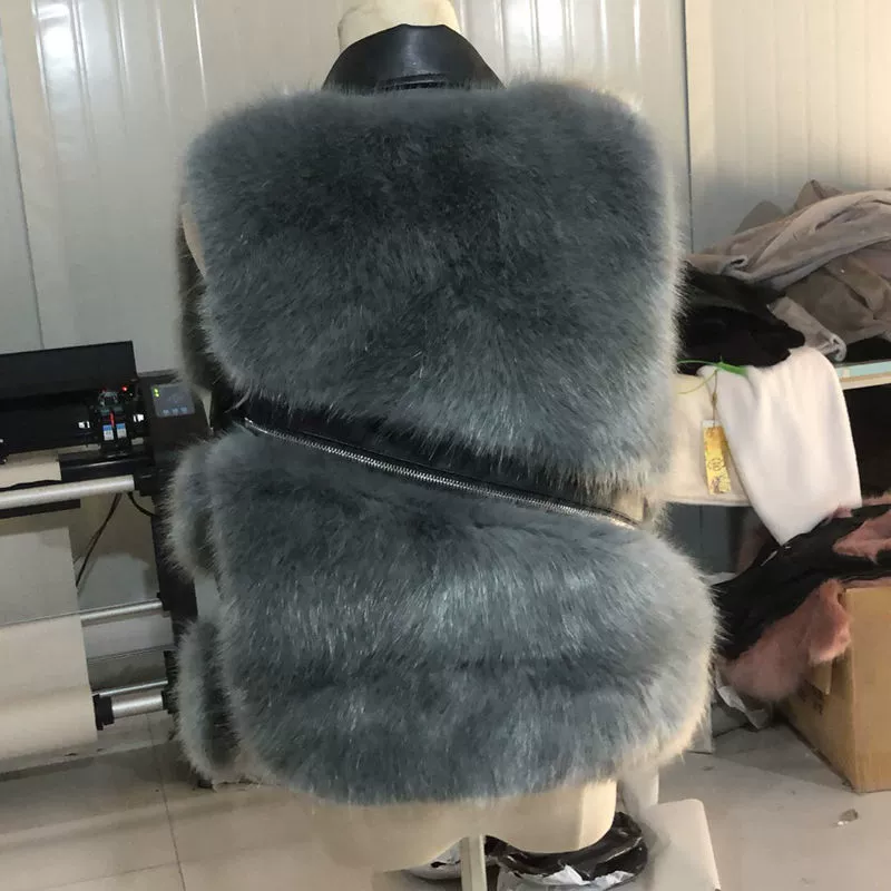 Fashionable Lightweight Fur-Trim Vest Jacket, Slim Fit, 2024 Style, Cozy Winter Layer in Various Colors
