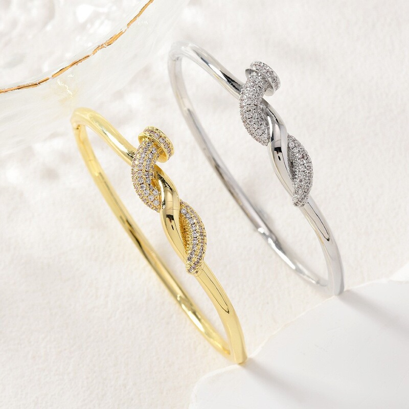 European and American Hot-Selling Personalized Full Diamond Nail Bracelets, Luxurious and Fashionable, Multi-Colored Gold Design, High-End Jewelry, Wholesale Supply European and American Hot-Selling Personalized Full Diamond Nail Bracelets, Luxurious and Fashionable, Multi-Colored Gold Design, High-End Jewelry, Wholesale Supply