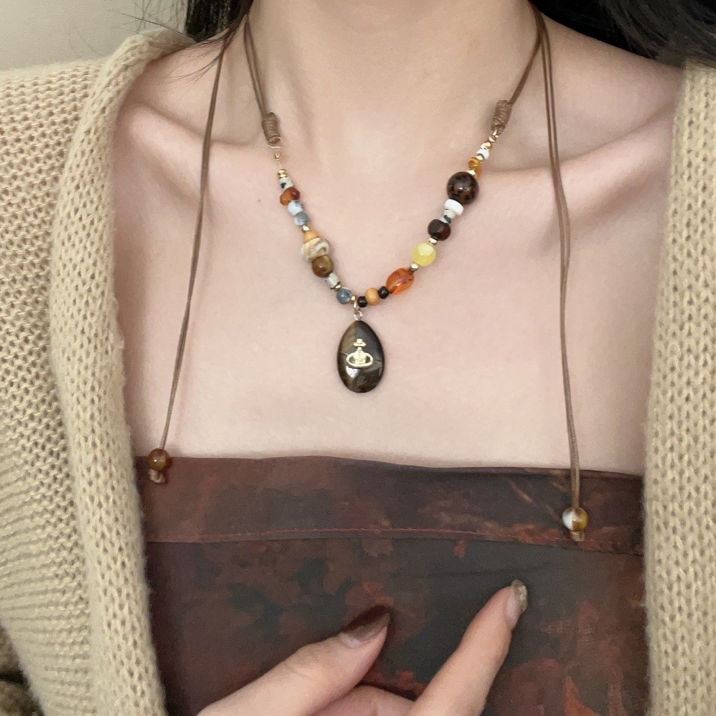 European and American Maillard Style Retro Queen Mother Saturn Long Necklace Niche Design Accessible Luxury Clavicle Chain Accessories for Women