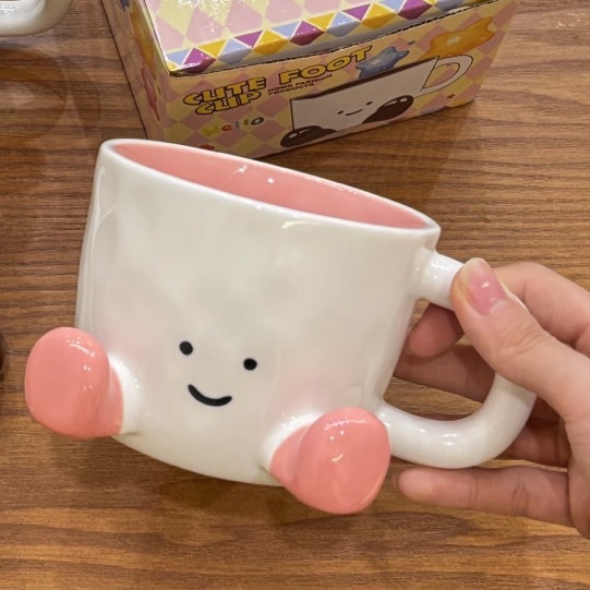 La explosión transfronteriza del pequeño libro rojo es la misma taza de cerámica de alto valor facial encantadora taza de café de nicho de dibujos animados taza de agua regalo de cumpleaños