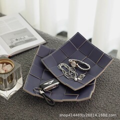 軽い豪華な北欧の2色の革のトレーの創意家庭用のお茶の収納棚の玄関の鍵の化粧品の置物