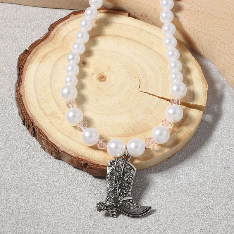 Cross-border European and American Personality Creative Design Retro Gothic Fashion Alloy Boots Pendant Imitation Pearl Women Necklace