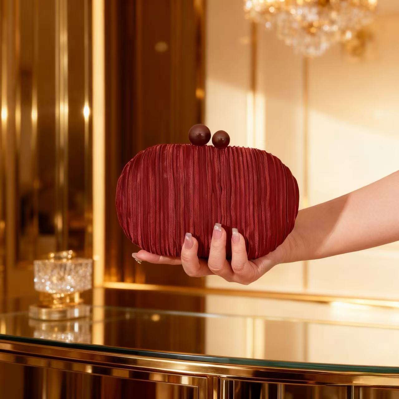 Bolsa de cena de lujo ligera de dama transfronteriza, elegante satén, cheongsam plegado, bolsa de mano, bolsa de novia de moda, bolsa de cena