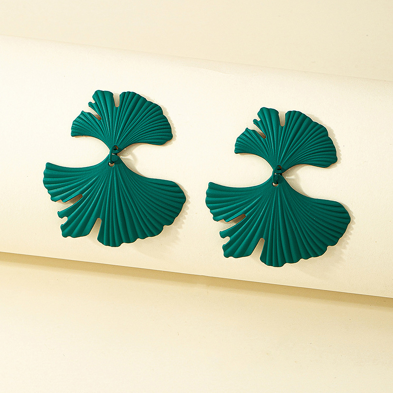 New Style Spray Paint Green Ginkgo Leaf Earrings display picture 3