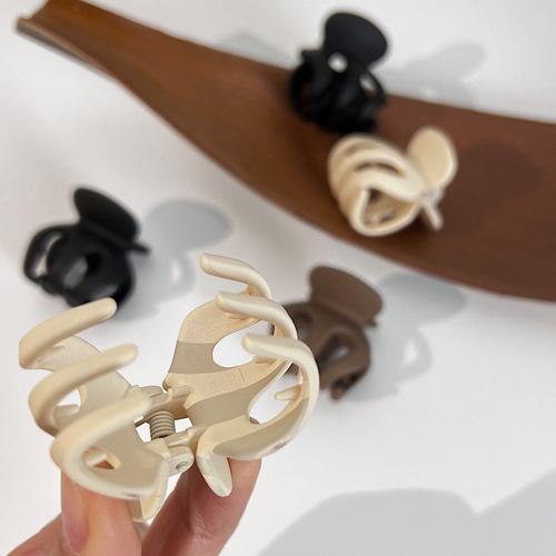 Wang Xining style high ponytail magic small claw clip hair accessory for women, small shark claw claw clip half high hair clip hair pin
