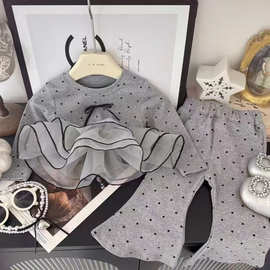 宝宝秋季衣服女童套装2025洋气韩版新款波点花边两件套上衣喇叭裤
