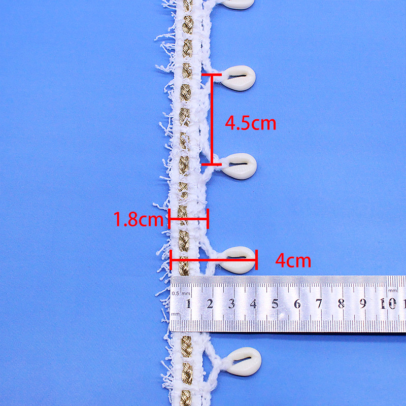 �ߵ�ʱ�а�ɫë��֯�������ǵ�׹���� ����װ��ñ�����λ��߸���