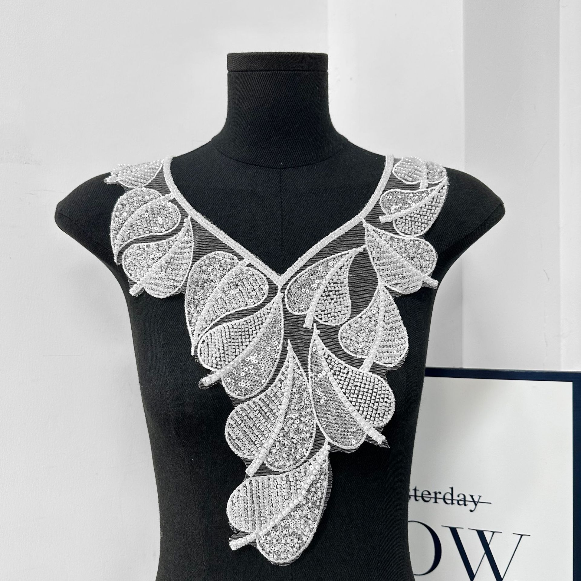 Nuevos productos explosivos dorados cuentas bordadas hojas de collar exagerado vestido de boda accesorios de comercio exterior venta caliente image 3