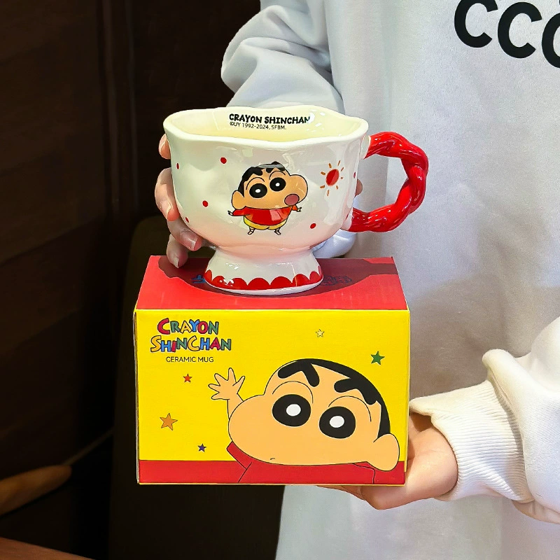 [Коллаборационная кружка Keroro (Crayon Shin-chan) керамическая, женская, новинка 2025, подарок, сувенир, кружка для дома и офиса]
