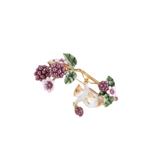 Wholesale European and American Decorative Items: Hand-painted Enamel Colorberry Tree Strawberry Flower Green Leaf Elegant Pin Mixed Batch