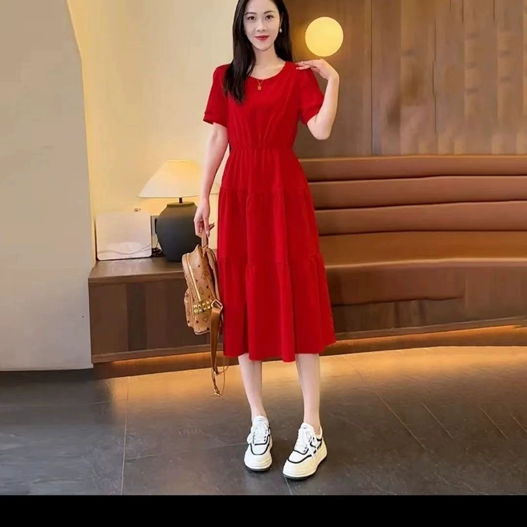 Маленькое черное платье в французском стиле, летнее женское платье средней длины, новая модель 2025 года, элегантное модное платье с утягивающей талией.