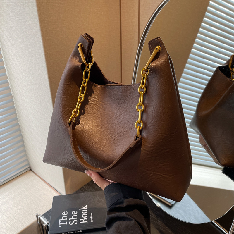 Bolsa de mano relajada coreana para mujeres 2025 nuevo retro versátil viaje bolso de hombro bolso de cubo debajo de la axila