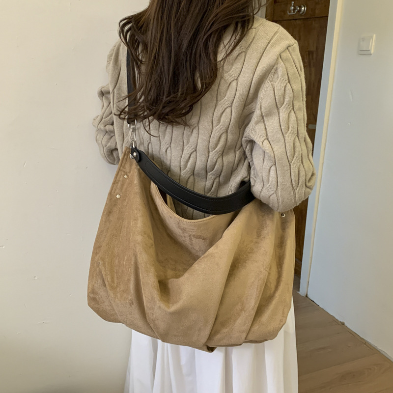 大容量包包女2025新款休闲单肩腋下斜挎包小众设计褶皱通勤托特包|undefined