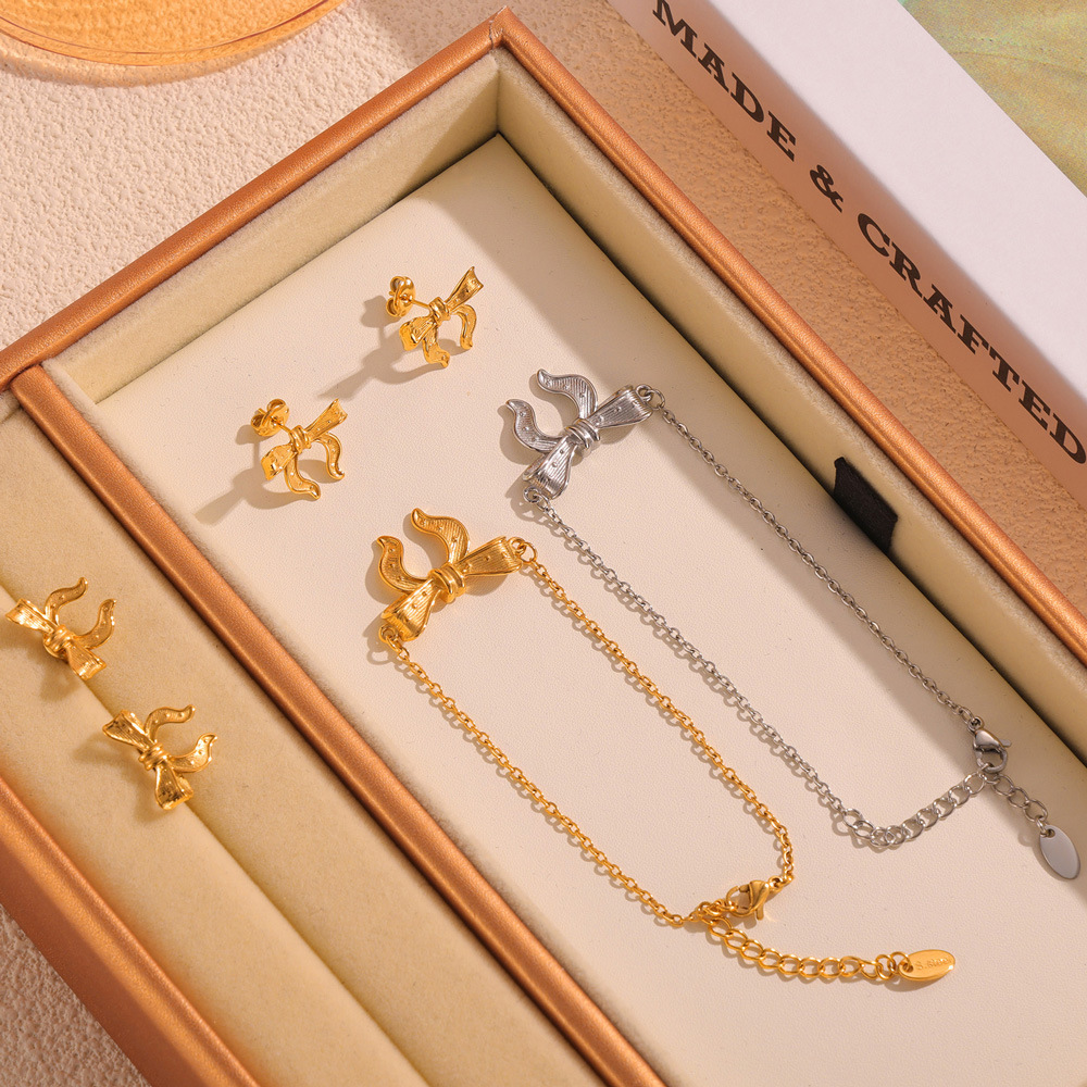 Temperamento de viaje moderno, diseño de joyería elegante y sencillo, colgante de lazo, conjunto de joyería de acero de titanio._voghion.com