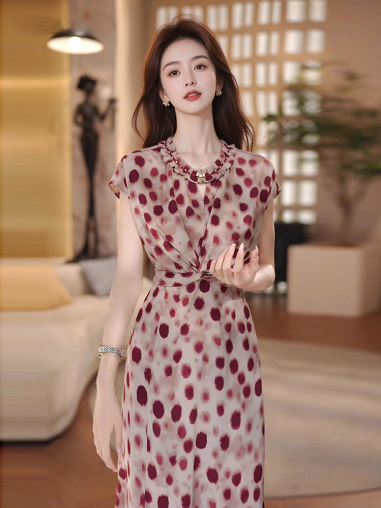 Đầm chấm bi nữ dáng ôm eo cao, phong cách sang trọng — màu đỏ
