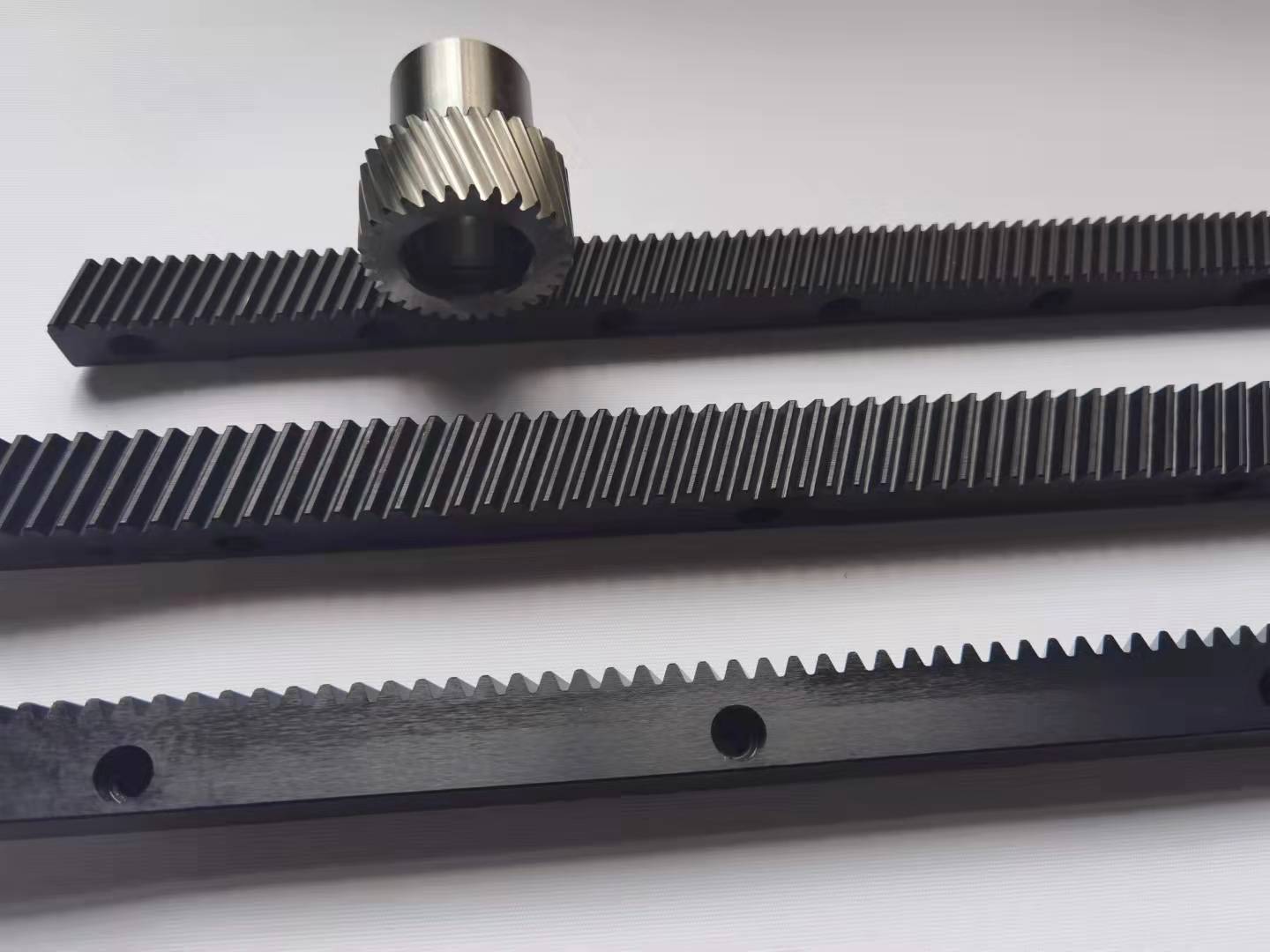 高斜齿条1.5模19*19*1米 7级高频淬火发黑齿条 精铣齿条E18