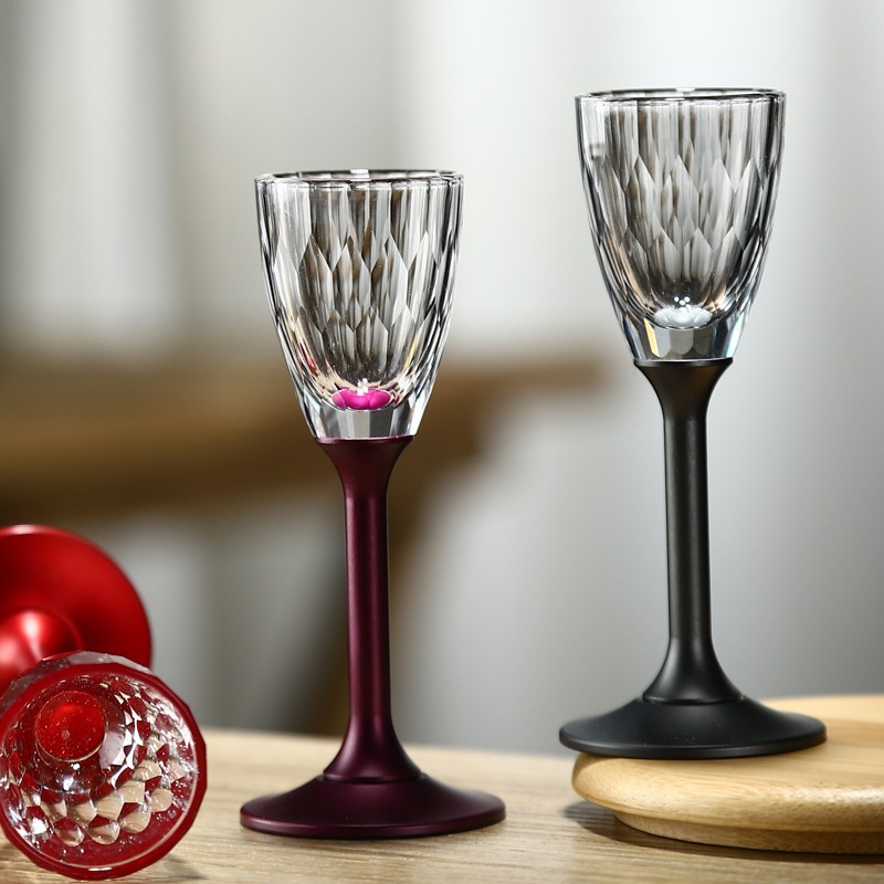 Tazas de vino de color, tazas de vino de alto nivel creativas, tazas de vino de lujo, vidrio de cristal doméstico comercial de alta calidad, un sorbo de tazas de vino