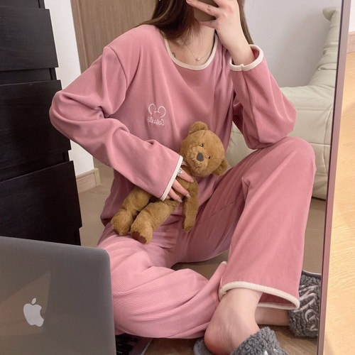 Live-streamed Autumn Pajamas for Women: Long-Sleeve, Long-Pants Set in Soft Fleece—Sweet, Simple, and Relaxed Fit for Cozy Home Wear or Outfits