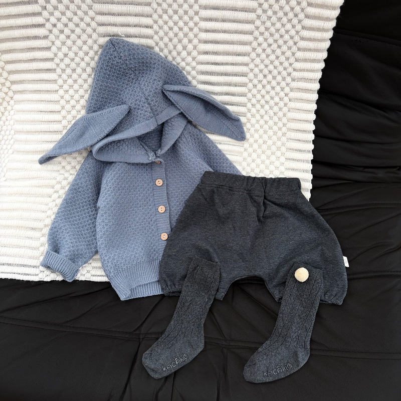New autumn collection: baby's loose-fitting, dark gray harem pants, perfect for layering and wearing as outerwear New autumn collection: baby's loose-fitting, dark gray harem pants, perfect for layering and wearing as outerwear