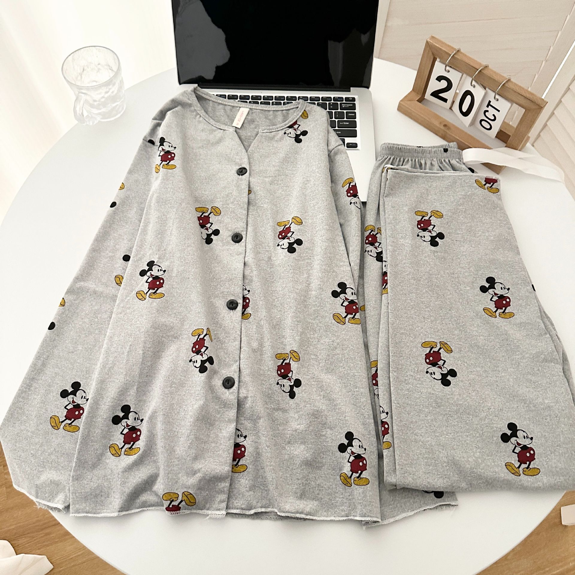 Red famosa nueva imitación de algodón dibujos animados gris Mickey pijamas de primavera y otoño de mujeres pantalones de manga larga sensación de lindo conjunto de ropa para el hogar