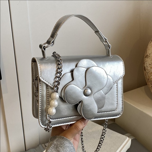 Versión coreana de moda moda moda estilo occidental cadena portátil pequeño bolso cuadrado femenino 2025 nuevo bolso de mensajero de hombro simple casual de todo fósforo