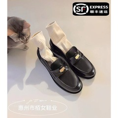 グレープママと同じスタイル ロマンティック～小さなゴールドバックル付き立体ラウンドトゥ スリッポン 厚底ローファー レディース