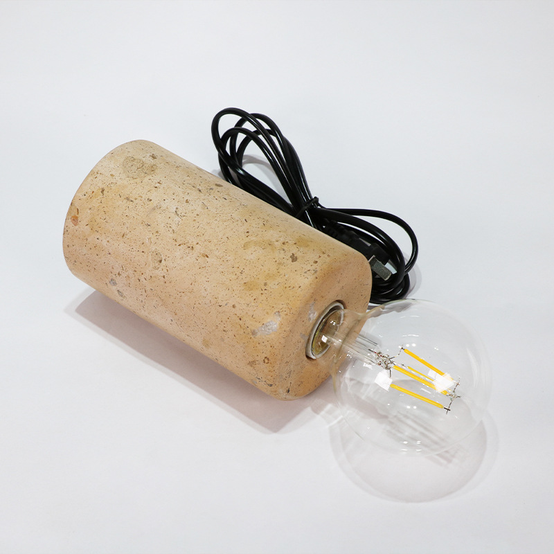 ����ֱ����Լ��ŷ�����鷿���Ҵ�ͷСҹ�ƴ���ʯ��װ���Ķ�С̨��