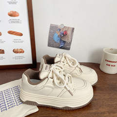 奶白厚底小白鞋女松糕2025春季新款chic小眾丑萌麵包鞋圓頭板鞋女
