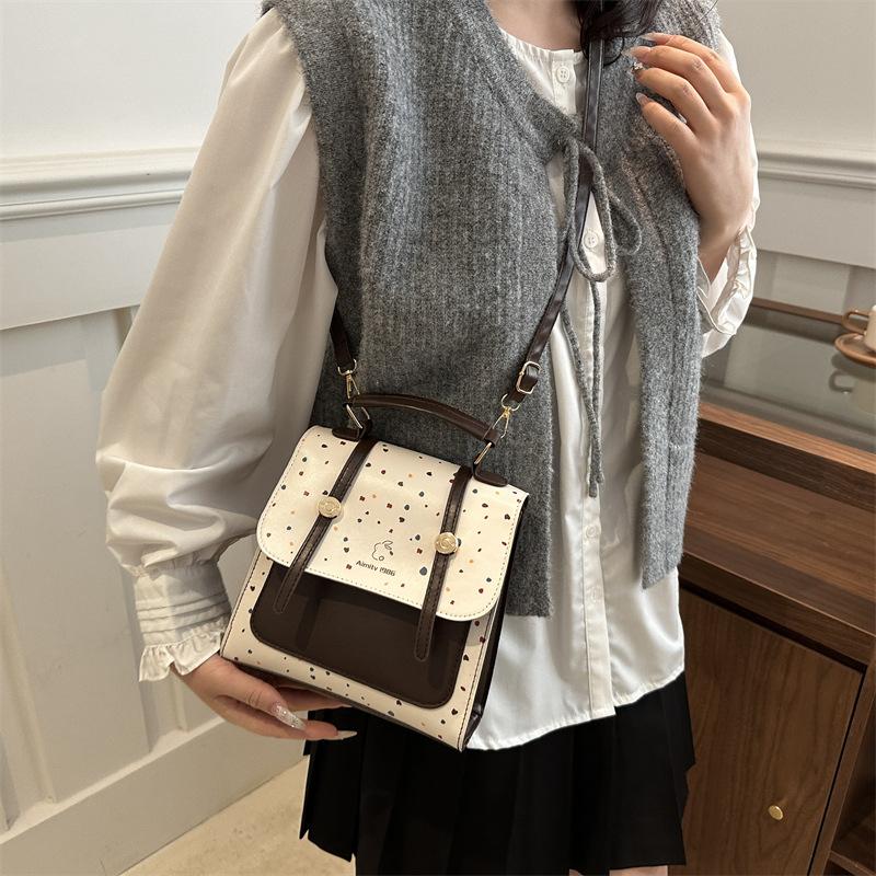 Mochila de hombro de damas de alto valor, invierno 2024 nuevo estilo versátil bolso de viaje, bolso cuadrado de alta calidad