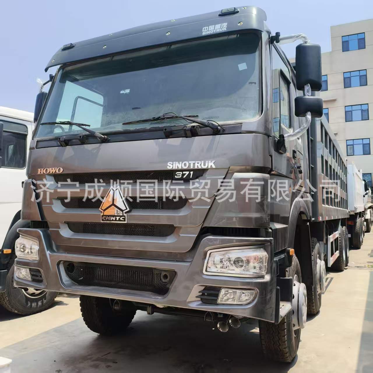 Export-ready Howo Haohan dump truck for mining and construction site sand and gravel transportation, rear-tipping dump truck