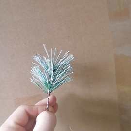 9厘米加白松枝圣诞树装饰红果子配件