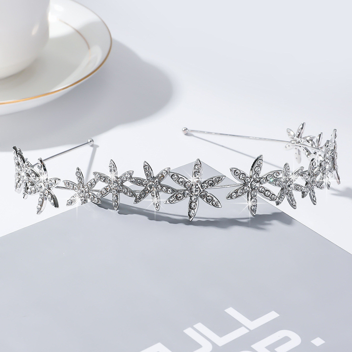 2024 nuevo copo de nieve delgado cinturón de cabeza estrella hexagonal diamante perla cinturón de pelo temperamento de verano hadas tarjeta de pelo roja en línea