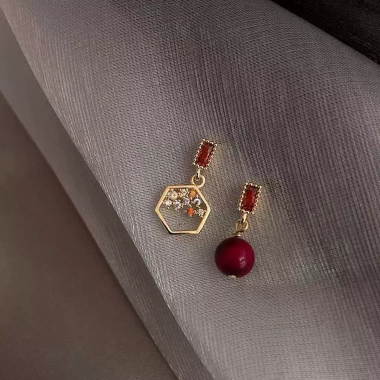 Серьги, серебро 925, игла по форме асимметричного микроподбородка, стиль легкой роскоши