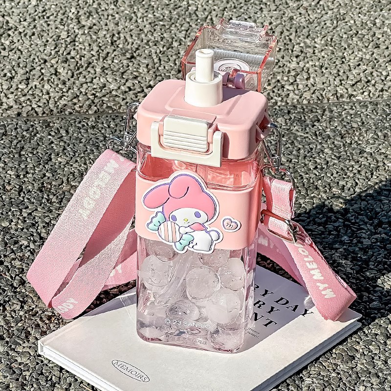Taza de agua para niños Sanrio - Para verano y niñas, nueva 2025, botella de agua para escuela, primaria y jardín de infantes, con correa de mensajero