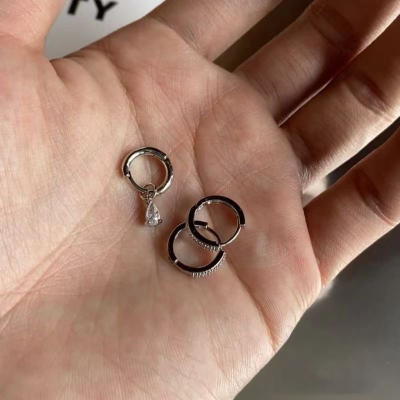 Jennie con gota de agua asimétrica simple pequeño aretes dos aretes personales aretes coreanos nuevos para mujeres