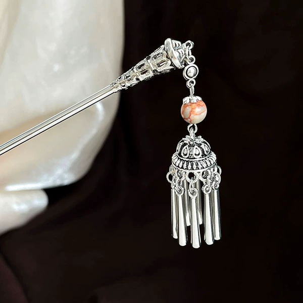 Flashlight with tassels, Chinese hairpin