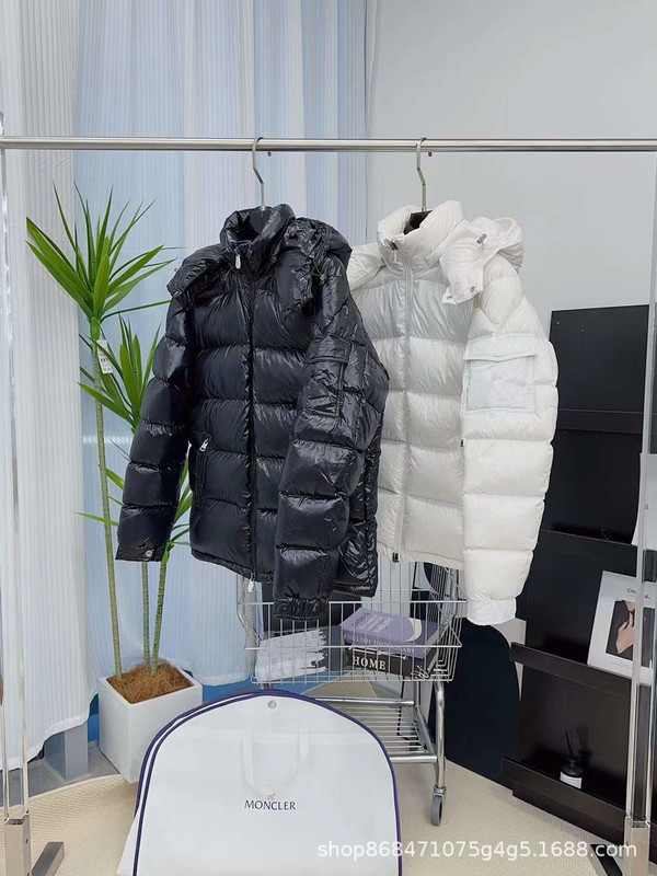Putian high-quality Maya Moncler-style quilted jacket, available in three colors, with woven trim, for men and women, a couple's style Putian high-quality Maya Moncler-style quilted jacket, available in three colors, with woven trim, for men and women, a couple's style