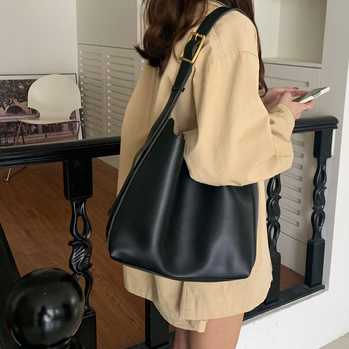 Versatile Instagram-worthy, High-Capacity Bag for Women – 2024 New Arrival, Effortlessly Chic Bucket Bag with Retro Vibe, Perfect for Shoulder or Crossbody Wear, Also Available as a Tote.