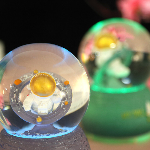 Space Person Astronaut Crystal Ball Music Box Figurine Gift for Boys Birthday Gift Manufacturer New